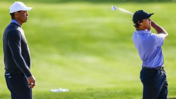 Tiger Woods y su hijo Charlie Woods calientan el viernes antes del Campeonato PNC. - Douglas P. DeFelice/Getty Images