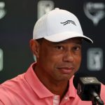 El anfitrión del torneo, Tiger Woods, habla con los medios antes del Hero World Challenge en las Bahamas (Kevin C. Cox)