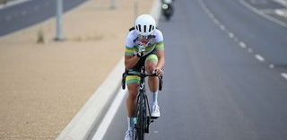 ALDINGA AUSTRALIA 17 DE ENERO Alyssa Polites de Australia y el equipo ciclista australiano ARA compiten en la escapada durante el noveno Santos Women Tour Down Under 2025 Etapa 1, una etapa de 101 9 km desde Brighton hasta Snapper PointAldinga UCIWWT el 17 de enero de 2025 en Aldinga Australia Foto de Dario BelingheriGetty Images