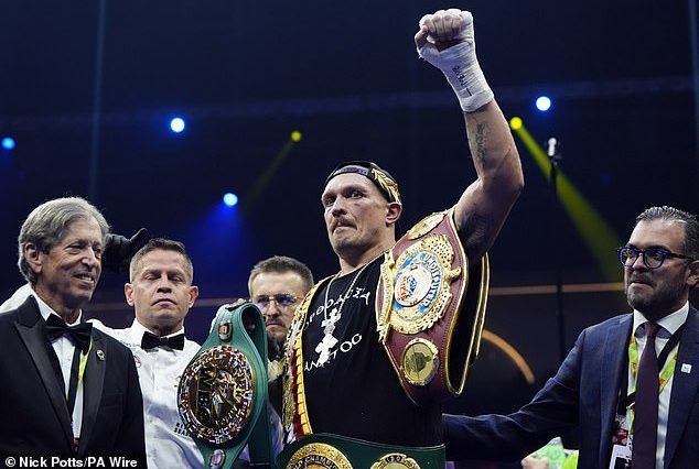 Oleksandr Usyk retuvo sus títulos de peso pesado tras vencer a Tyson Fury el sábado por la noche.