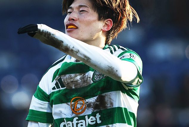 Furuhashi celebra tras el pitido final cuando la victoria deja al Celtic con 18 puntos de ventaja en la cima.