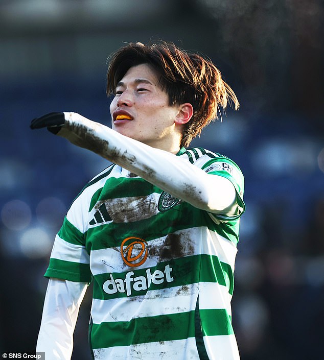 Furuhashi celebra tras el pitido final cuando la victoria deja al Celtic con 18 puntos de ventaja en la cima.