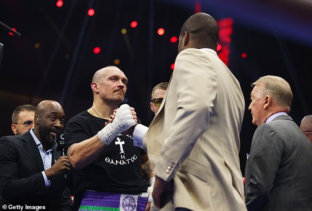 Daniel Dubois salta a la cara de Oleksandr Usyk momentos después de vencer nuevamente a Tyson Fury para exigir su revancha después del 'robo' en 2023, y a los fanáticos les encanta la respuesta del ucraniano.