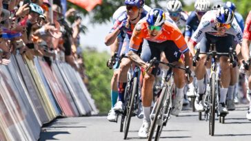 Danny van Poppel recibió tarjeta amarilla de la UCI después de un bloqueo de sprint a alta velocidad en el Tour Down Under - Vídeo