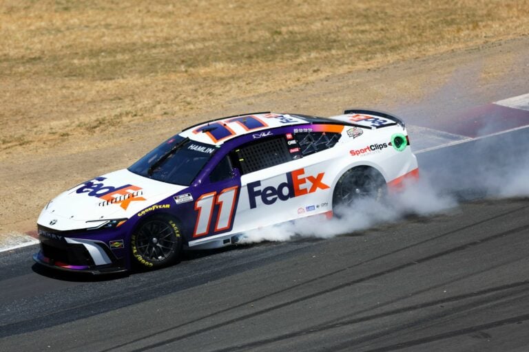 Denny Hamlin firma un nuevo patrocinador de NASCAR después de la partida de FedEx