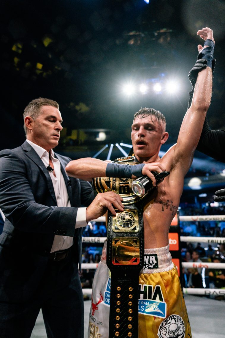 El campeón del BKFC, Kai Stewart, nombra a Sean O'Malley como Rey de Montana