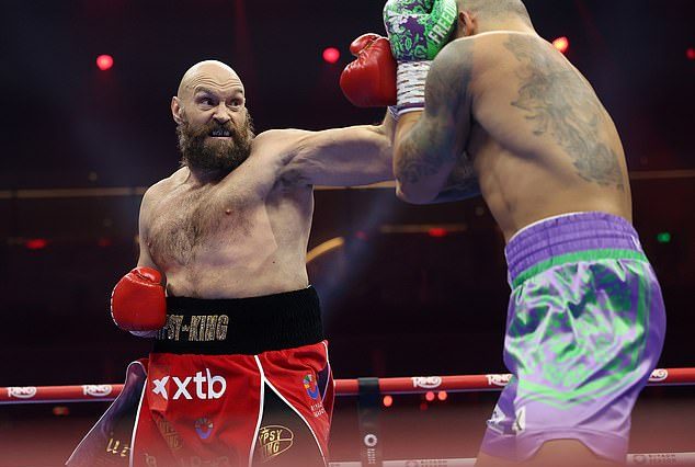 El lenguaje corporal de Tyson Fury delataba que estaba destinado a perder la pelea contra Oleksandr Usyk, dice la experta en lenguaje corporal Judi James