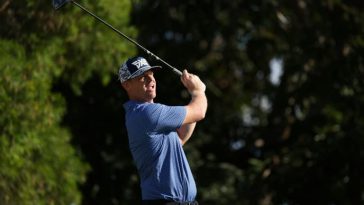 Patrick Fishburn disparó un 65 para compartir el liderato en la etapa intermedia del Sony Open del PGA Tour en Hawaii el viernes (Maddie Meyer)