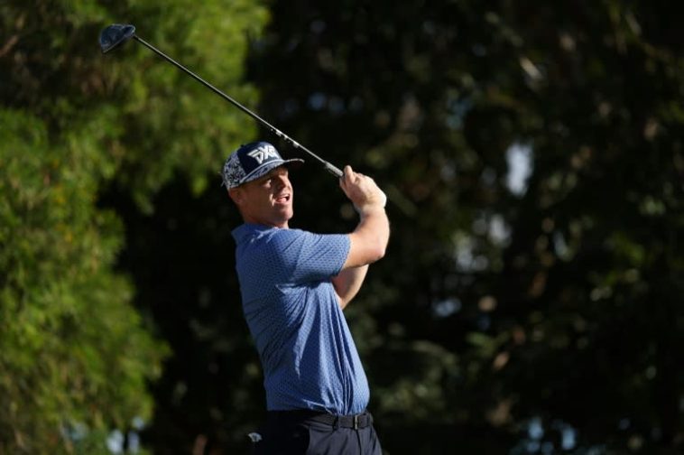 Patrick Fishburn disparó un 65 para compartir el liderato en la etapa intermedia del Sony Open del PGA Tour en Hawaii el viernes (Maddie Meyer)