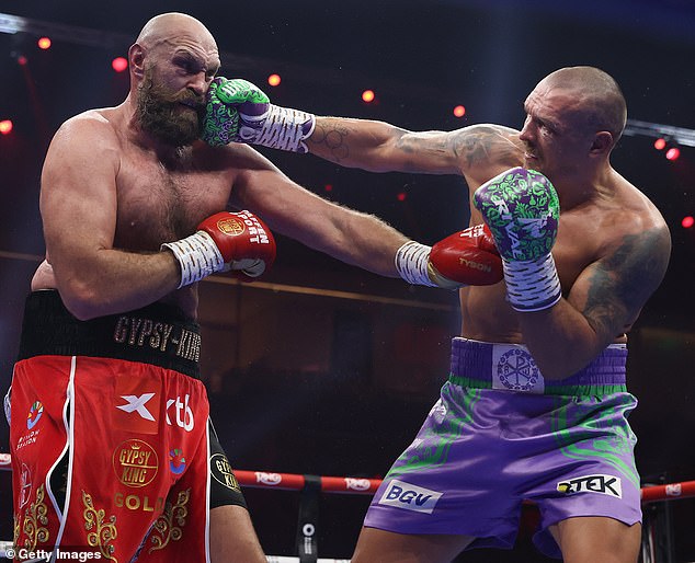 Tyson Fury fue acusado de usar sus pantalones cortos demasiado altos durante su pelea con Oleksandr Usyk