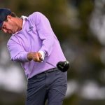 Harris English realiza un tiro en el segundo green del campo de golf Torrey Pines durante la ronda final del Abierto de Farmers Insurance el 25 de enero en el campo de golf Torrey Pines.