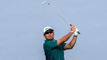 Hideki Matsuyama golpea su tiro desde el áspero en el cuarto hoyo durante la tercera ronda del torneo de golf Sentry en Plantation Course en Kapalua. Crédito obligatorio: Kyle Terada-Imagn Images