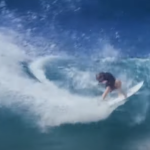 John John Florence surfeando con su patio trasero