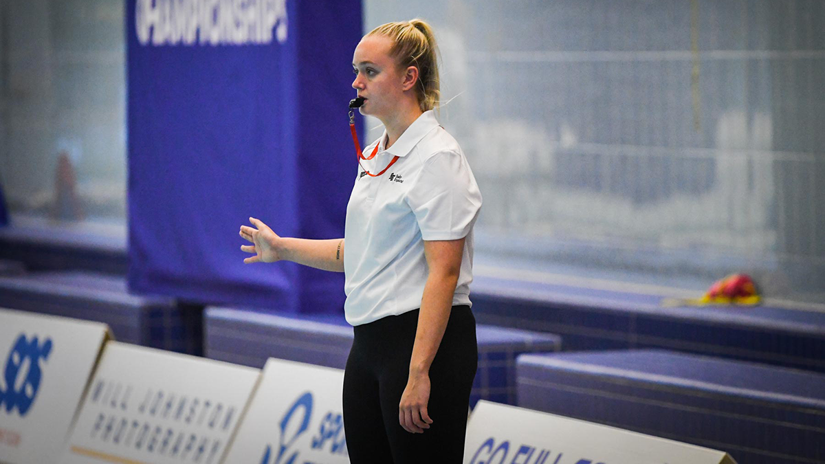 Jóvenes árbitros de waterpolo comparten su amor por el arbitraje