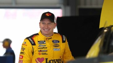 Justin Haley, Michael McDowell se dirigió a la serie de camiones NASCAR