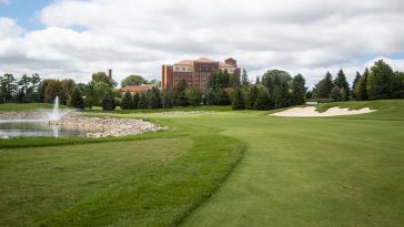 Vista desde el lado izquierdo de la calle hacia el green en el hoyo 18 del campo de golf The Cardinal en Saint John's Resort en Plymouth el miércoles 30 de agosto de 2023.