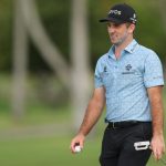 Denny McCarthy se encuentra en el green 13 durante la primera ronda del Sony Open en Hawaii 2025 en Waialae Country Club el 9 de enero de 2025 en Honolulu, Hawaii.