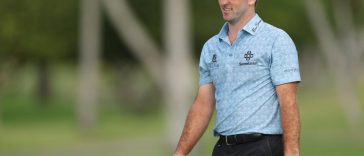 Denny McCarthy se encuentra en el green 13 durante la primera ronda del Sony Open en Hawaii 2025 en Waialae Country Club el 9 de enero de 2025 en Honolulu, Hawaii.