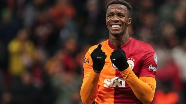 Wilfred Zaha ha tenido problemas para ganar tiempo de juego mientras estaba cedido en el Lyon por el Galatasaray turco.