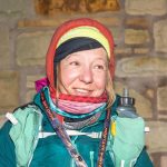 Lucy Gossage finaliza la Montane Winter Spine Race 2024.