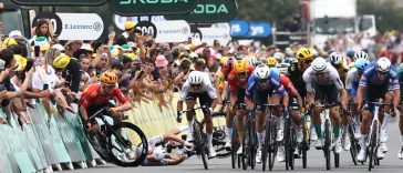 'Los errores de los ciclistas representan el 35% de los incidentes en carrera': la UCI y SafeR revelan estadísticas de accidentes de 2024 y retrasan importantes mejoras de seguridad