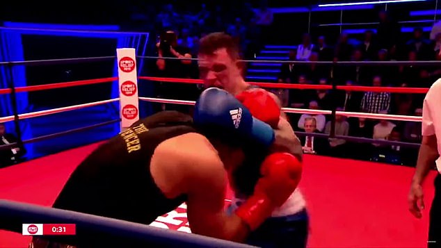 Wayne Bridge lució impresionante durante un combate de boxeo contra Spencer Matthews en 2018