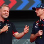 Magnussen explica cómo pudo haber terminado junto a Verstappen en Red Bull mientras reflexiona sobre los momentos que cambiaron su camino.