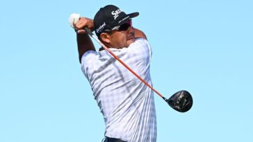 Hideki Matsuyama realiza un tiro desde el tee en Hawái