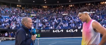 Ben Shelton y el entrevistador en la cancha