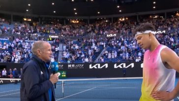 Ben Shelton y el entrevistador en la cancha