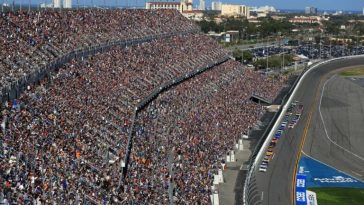 NASCAR impide que Mike Wallace corra en las 500 Millas de Daytona