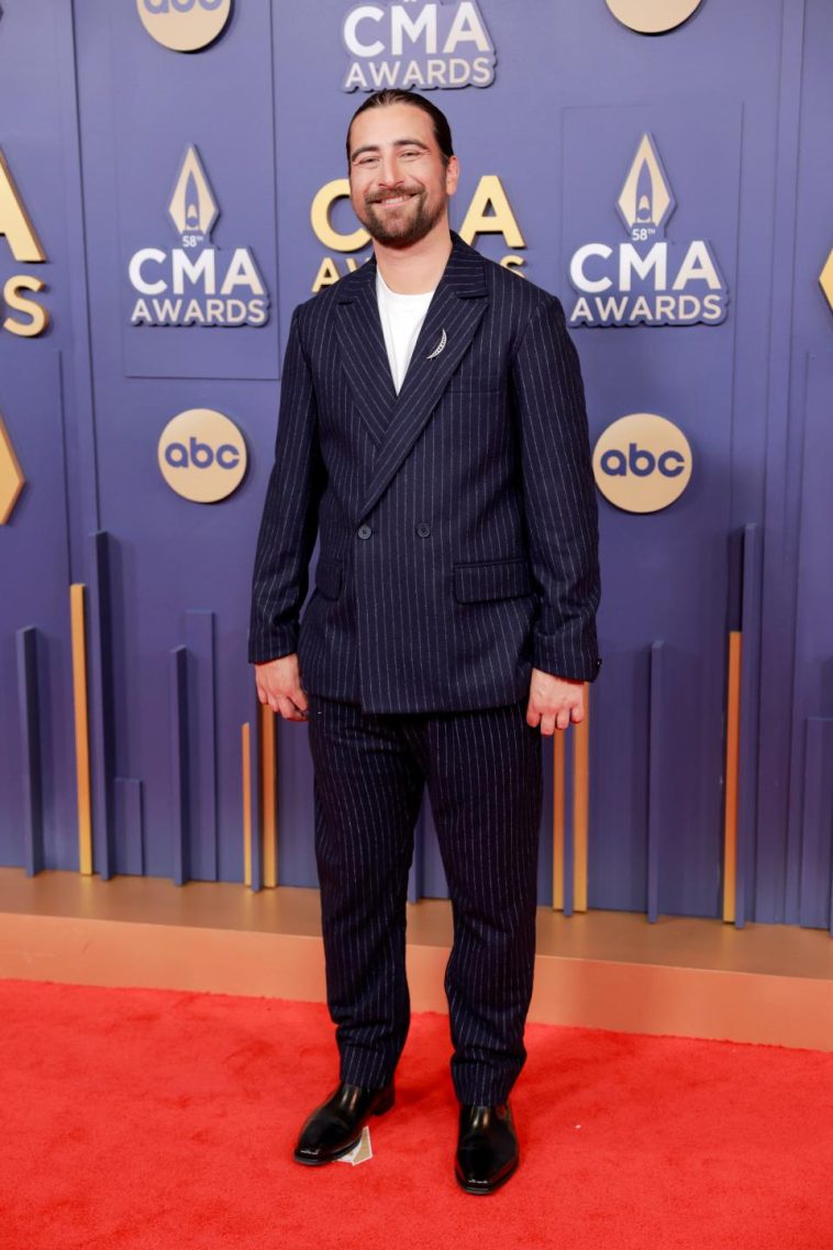 NASHVILLE, Tennessee - 20 de noviembre: Uso editorial solo Noah Kahan asiste a los 58 ° Premios CMA anuales en Music City Center el 20 de noviembre de 2024 en Nashville, Tennessee. (Foto de Jason Kempin/Getty Images) Org Xmit: 776215479 ID del archivo Orig: 2185826679