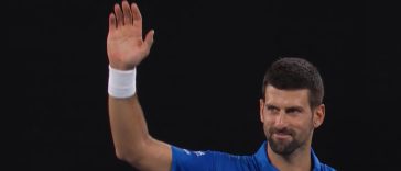 Novak Djokovic empata a Roger Federer en el último gran hito