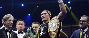 Oleksandr Usyk retuvo sus títulos al vencer por puntos a Tyson Fury por segunda vez