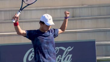 Rafael Nadal observa a Naoya Honda ganar el primer título de futuros