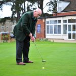 Resolución de Hole in One establecida por el golfista más viejo de Oxford - Golf News