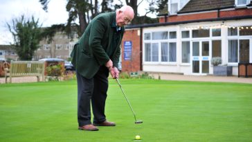 Resolución de Hole in One establecida por el golfista más viejo de Oxford - Golf News