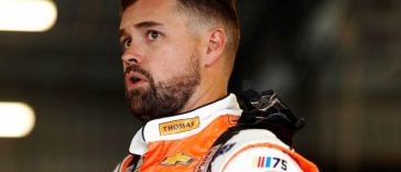 Ricky Stenhouse Jr choca a Logan Seavey tras la meta (Vídeo)