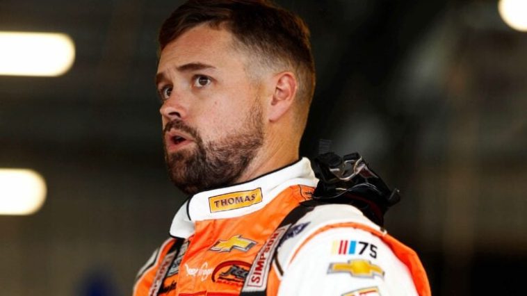 Ricky Stenhouse Jr choca a Logan Seavey tras la meta (Vídeo)