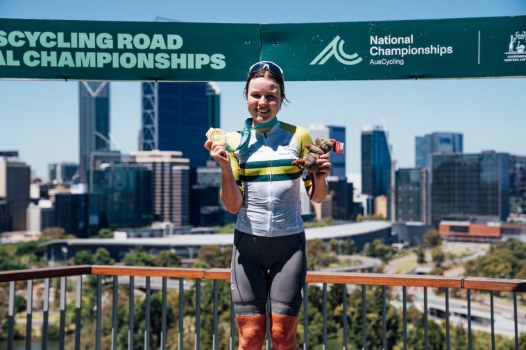 'Tenían toda la fe en mí': comienzo perfecto para Lucinda Stewart mientras se lanza a su carrera ciclista con títulos australianos