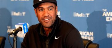 Tony Finau habla con los medios antes del torneo en The American Express en La Quinta, California, el miércoles 15 de enero de 2025.