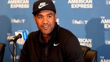 Tony Finau habla con los medios antes del torneo en The American Express en La Quinta, California, el miércoles 15 de enero de 2025.