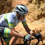 WILLUNGA HILL AUSTRALIA 18 DE ENERO Alli Anderson de Australia y el equipo ciclista australiano ARA compiten en la escapada durante el noveno Santos Women Tour Down Under 2025 Etapa 2, una etapa de 115 km desde Unley hasta Willunga Hill 370 m el 18 de enero de 2025 en Willunga Hill Australia Foto de Dario BelingheriGetty Imágenes