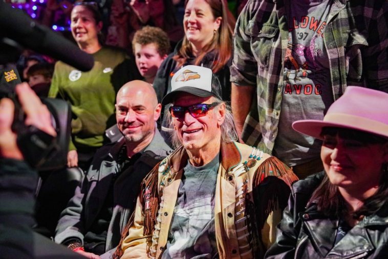 Jesse Ventura en un evento de SmackDown.