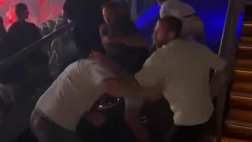 La policía de Queensland le dijo al Daily Mail Australia que varios hombres fueron expulsados ​​de la noche de pelea de Jai Opetaia en el Centro de Convenciones de Gold Coast después de participar en una pelea impactante (en la foto).