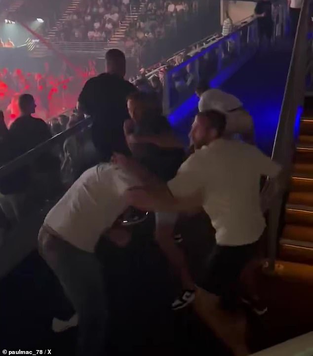 La policía de Queensland le dijo al Daily Mail Australia que varios hombres fueron expulsados ​​de la noche de pelea de Jai Opetaia en el Centro de Convenciones de Gold Coast después de participar en una pelea impactante (en la foto).