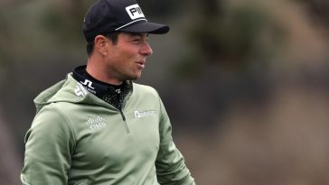 Viktor Hovland de Noruega observa durante la primera ronda del AT&T Pebble Beach Pro-Am 2025 en Pebble Beach Golf Links el 30 de enero de 2025 en Pebble Beach, California.