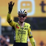 Wout van Aert detiene a Eli Iserbyt en un partido embarrado en Superprestige Gullegem para lograr su primera victoria en ciclocross en un año