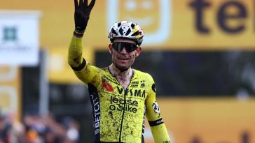 Wout van Aert detiene a Eli Iserbyt en un partido embarrado en Superprestige Gullegem para lograr su primera victoria en ciclocross en un año