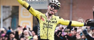 Wout van Aert de Visma-Lease a Bike gana el Superprestige Gullegem y hace una mueca para saludar el cumpleaños de su hijo